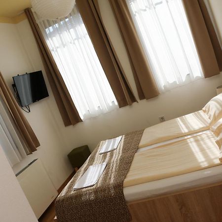 סראייבו Hotel Logavina 8 Garage Parking מראה חיצוני תמונה