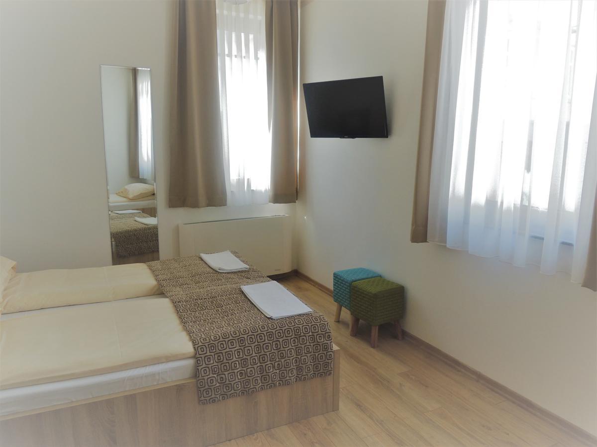 סראייבו Hotel Logavina 8 Garage Parking מראה חיצוני תמונה
