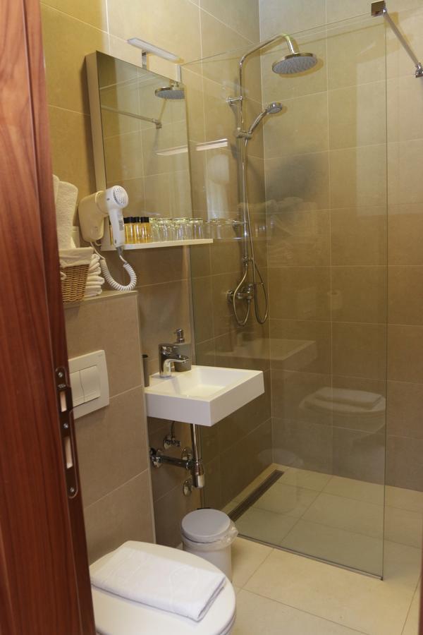 סראייבו Hotel Logavina 8 Garage Parking מראה חיצוני תמונה