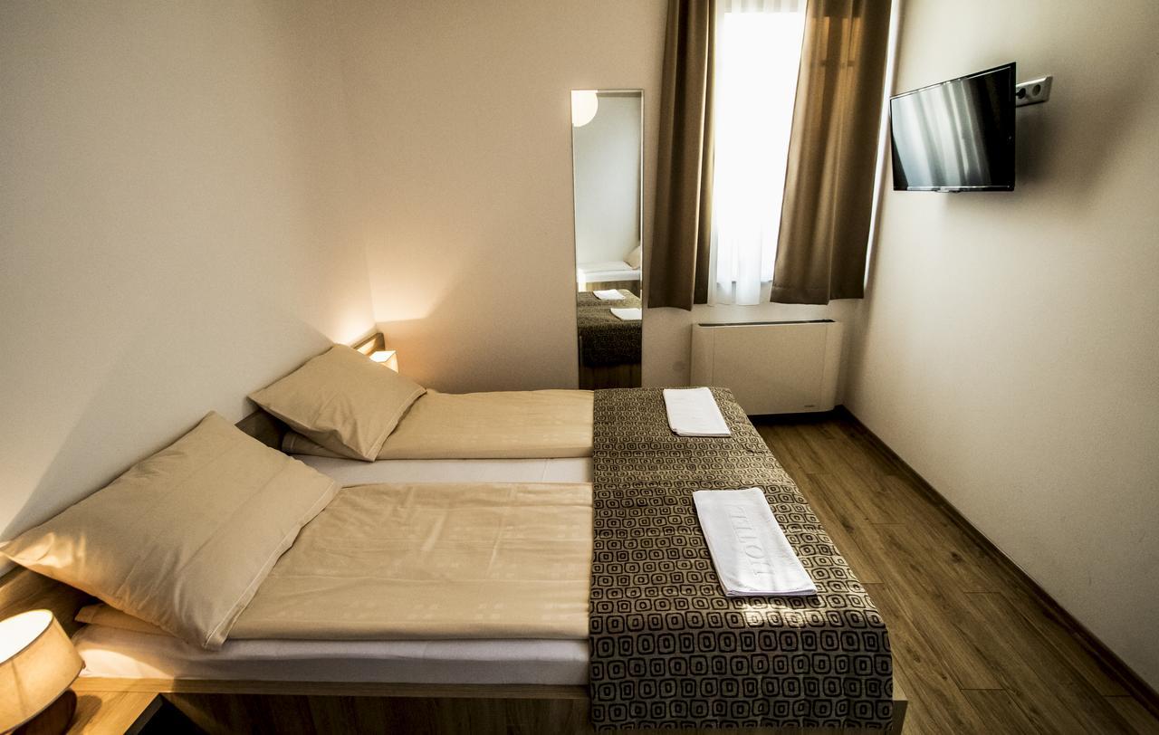 סראייבו Hotel Logavina 8 Garage Parking מראה חיצוני תמונה