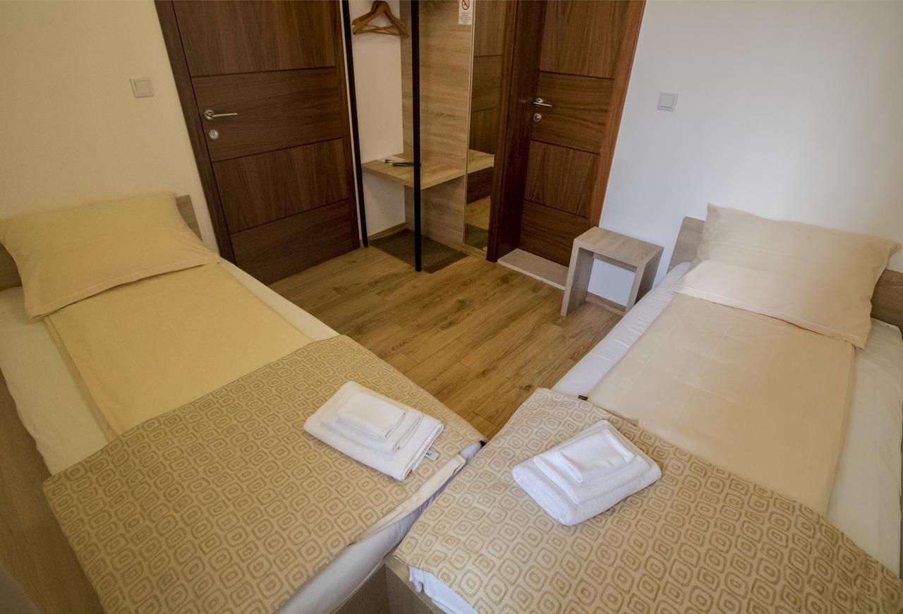 סראייבו Hotel Logavina 8 Garage Parking מראה חיצוני תמונה