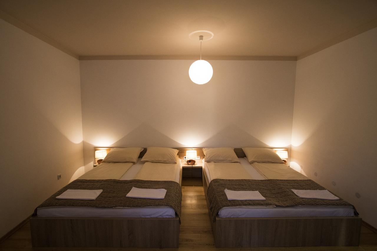 סראייבו Hotel Logavina 8 Garage Parking מראה חיצוני תמונה