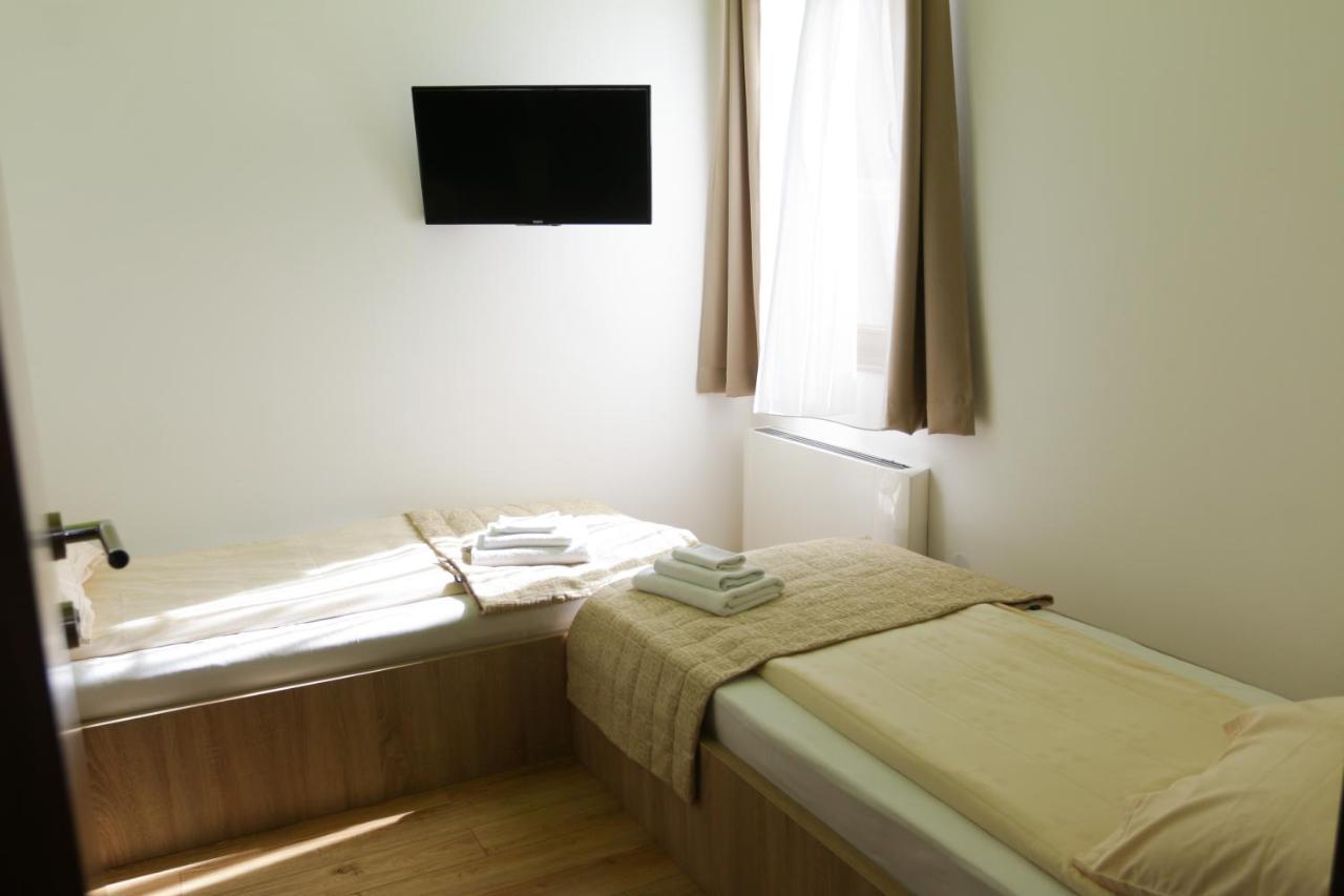 סראייבו Hotel Logavina 8 Garage Parking מראה חיצוני תמונה