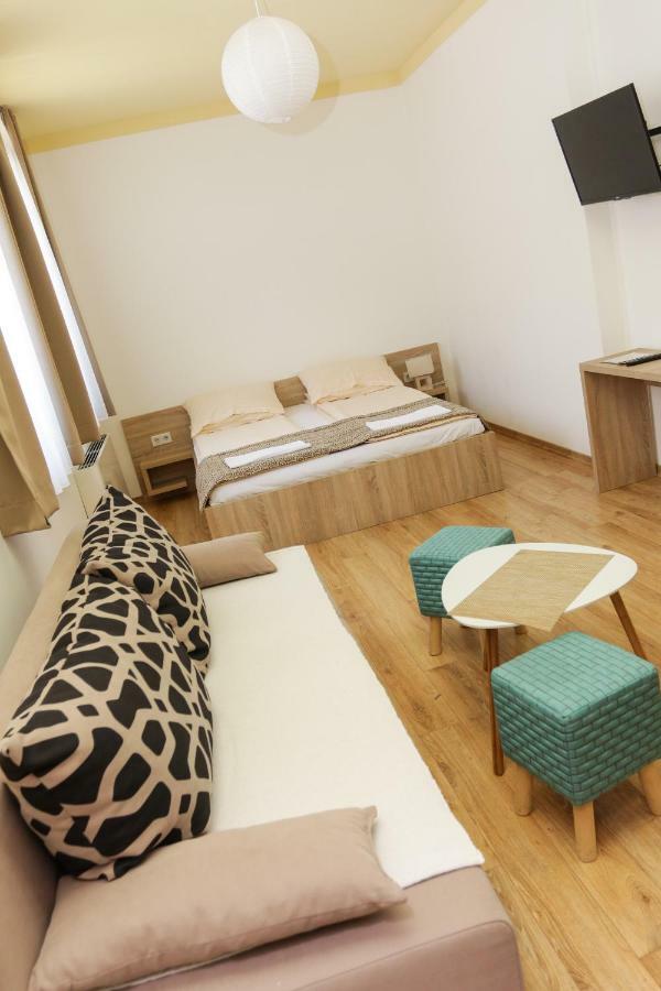 סראייבו Hotel Logavina 8 Garage Parking מראה חיצוני תמונה