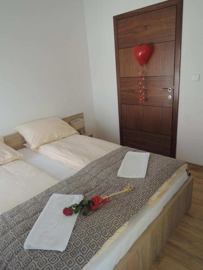 סראייבו Hotel Logavina 8 Garage Parking מראה חיצוני תמונה